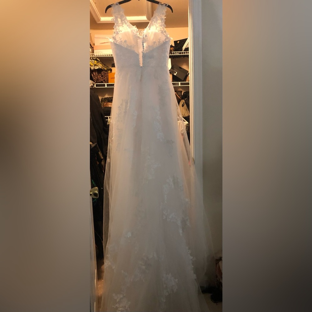 Elegant White Wedding Dress